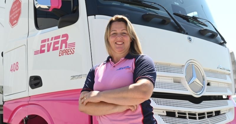 Mercedes-Benz Actros “Estrela Delas” inicia operação na Ever Express com foco em motoristas mulheres